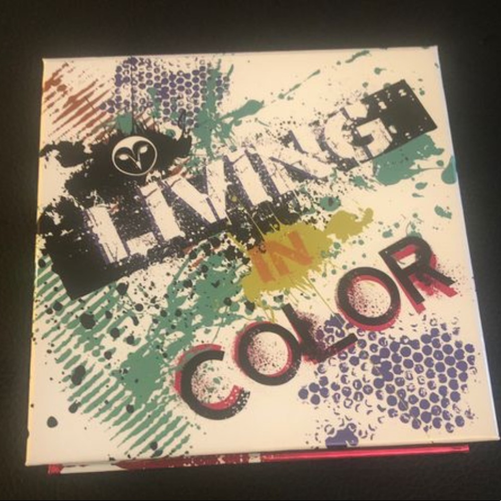 Living in Color Eye Shadow Palette